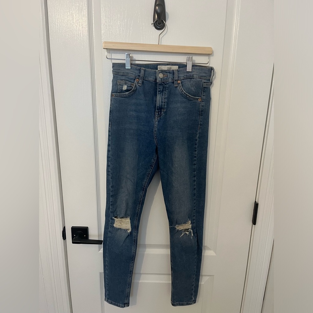 High-waisted skinny jeans